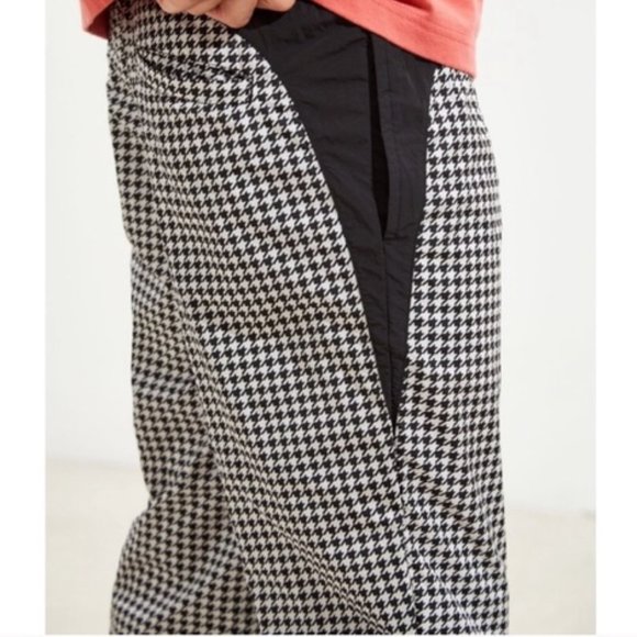 URBAN OUTFITTERS S Black & White Parachute Track Pants Patterned Wind Pant - Picture 2 of 9